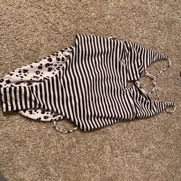 Swim suit can be work two different ways like new gently used - Picture 5 of 5